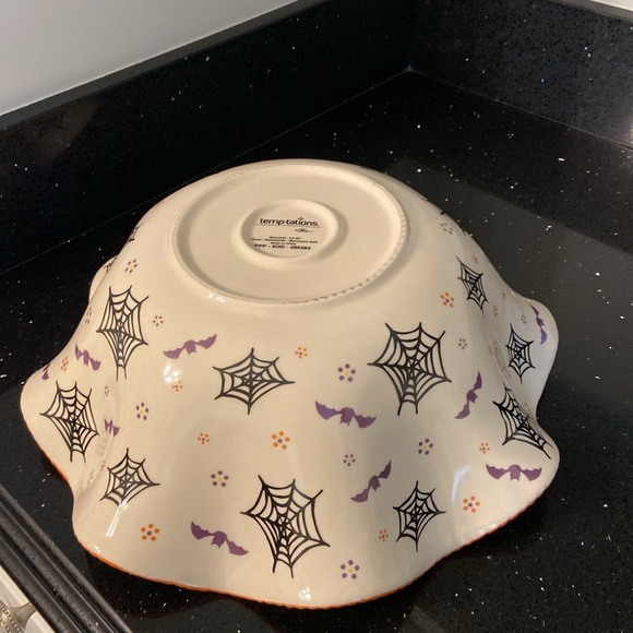14” Temp-Tations Halloween Spooky BOOfetti Ruffled Edge 4 QT Ceramic Bowl HUGE - Picture 5 of 13